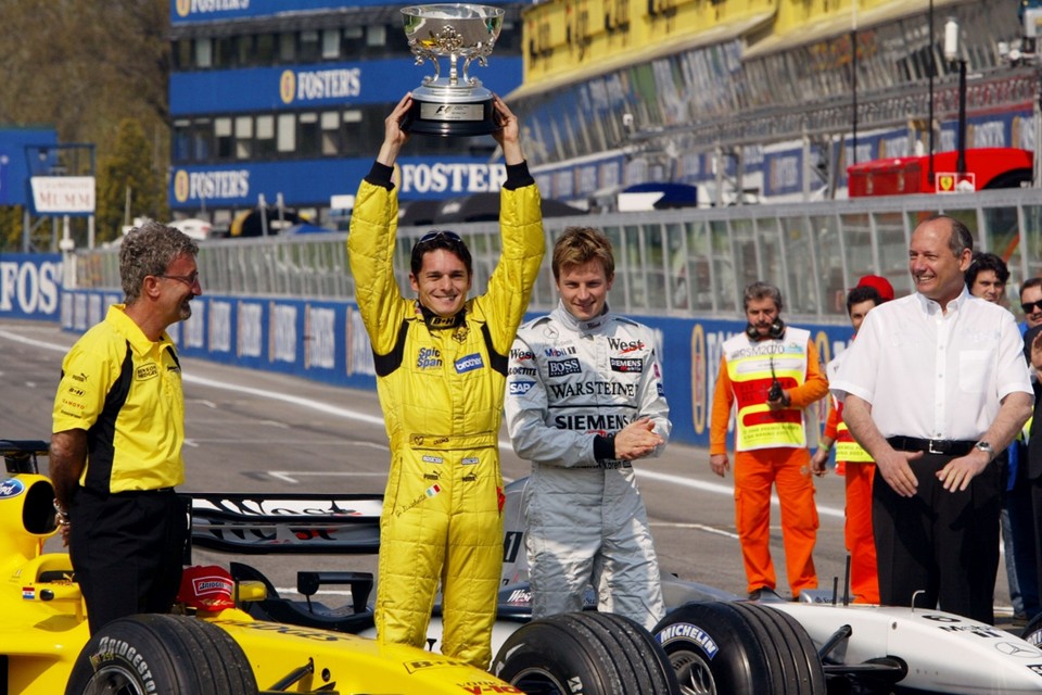 De Italiaan Giancarlo Fisichella won de GP van Brazilië in 2003, maar kreeg zijn trofee pas een race later uitgereikt. De wedstrijdleiding had na een chaotische race Kimi Räikkönen onterecht als winnaar aangewezen. 