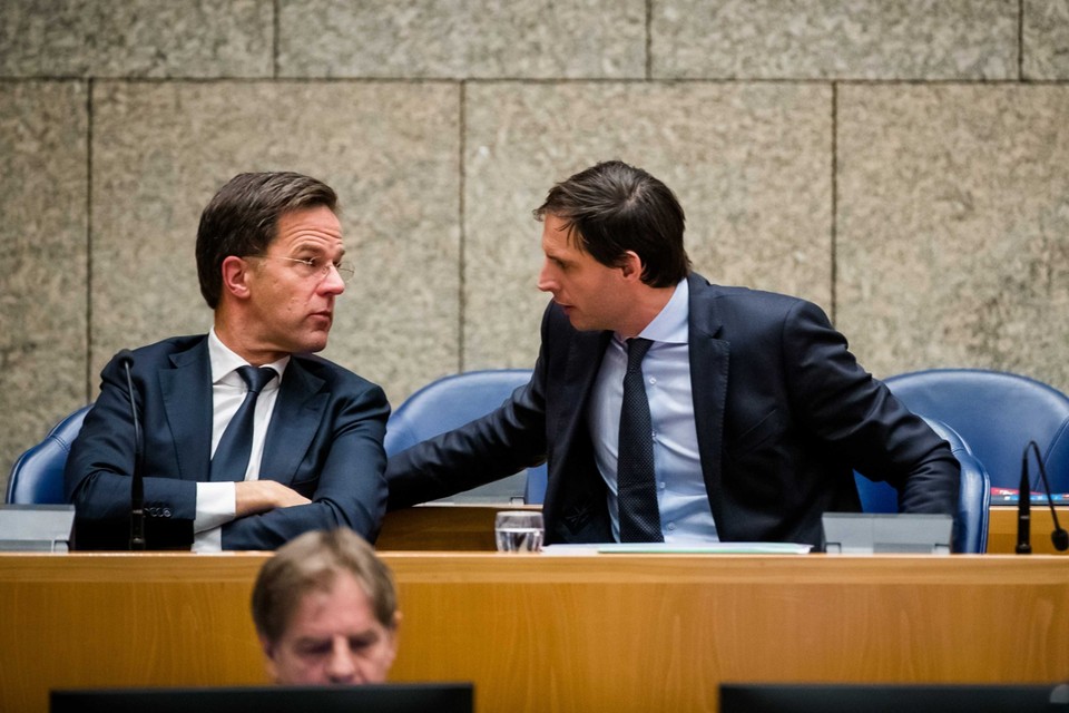 Premier Mark Rutte (links) en minister van Financiën Wopke Hoekstra . 