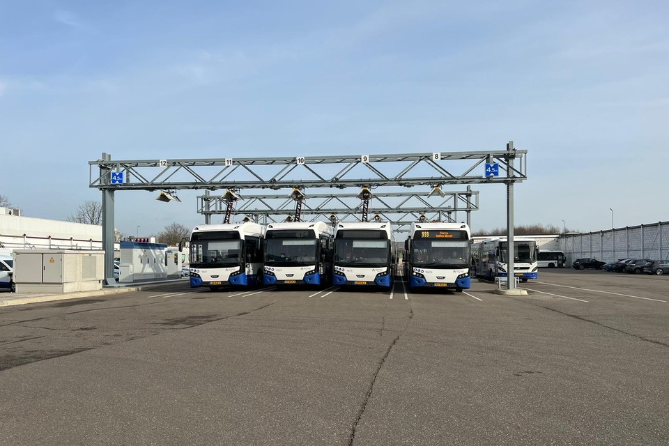 Stilstaande Arrivabussen in Maastricht.