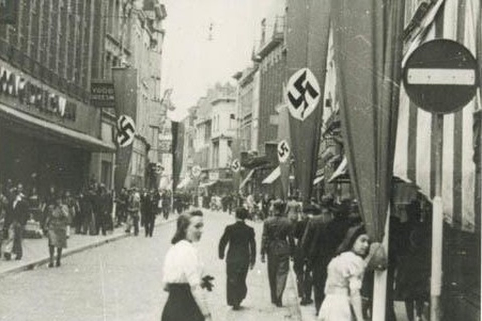 De Grote Staat in 1942, versierd met voor het bezoek van NSB-leider Anton Mussert.  