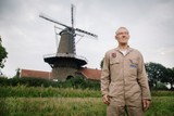 thumbnail: Foto: Geert Biermans voor de molen in Stevensweert.