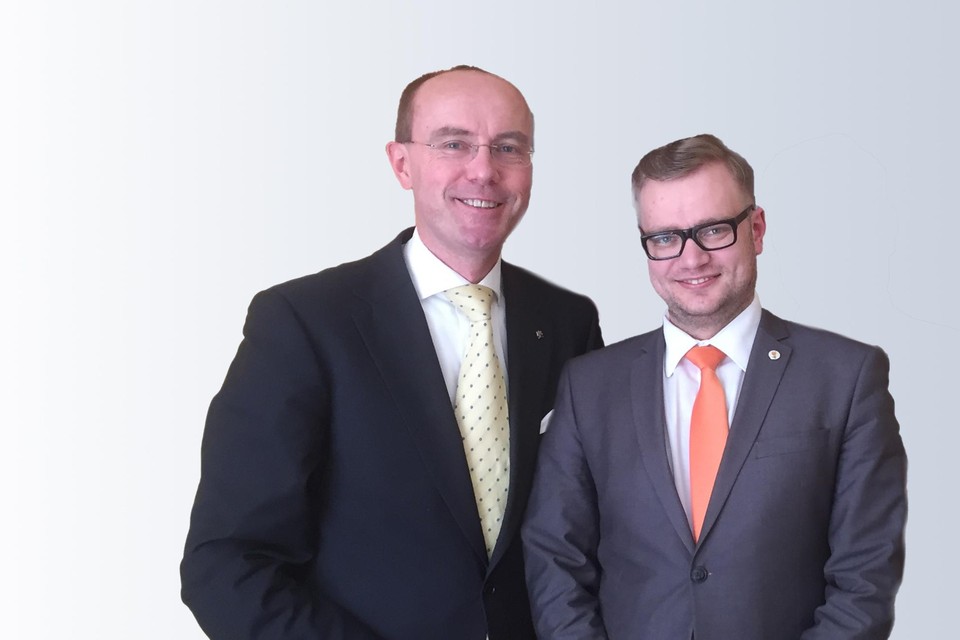 Andriy Hrynchuk (rechts op de foto) is honorair consul van Nederland in Oekraïne. Karel Burger Dirven, is de eerste honorair consul van Oekraïne in Nederland. 
