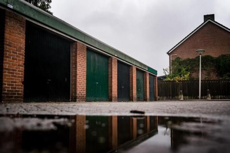 De garagebox in de Eindhovense wijk Woensel-Noord, waar de opgepakte terreurverdachten een fitnessruimte hadden ingericht.  