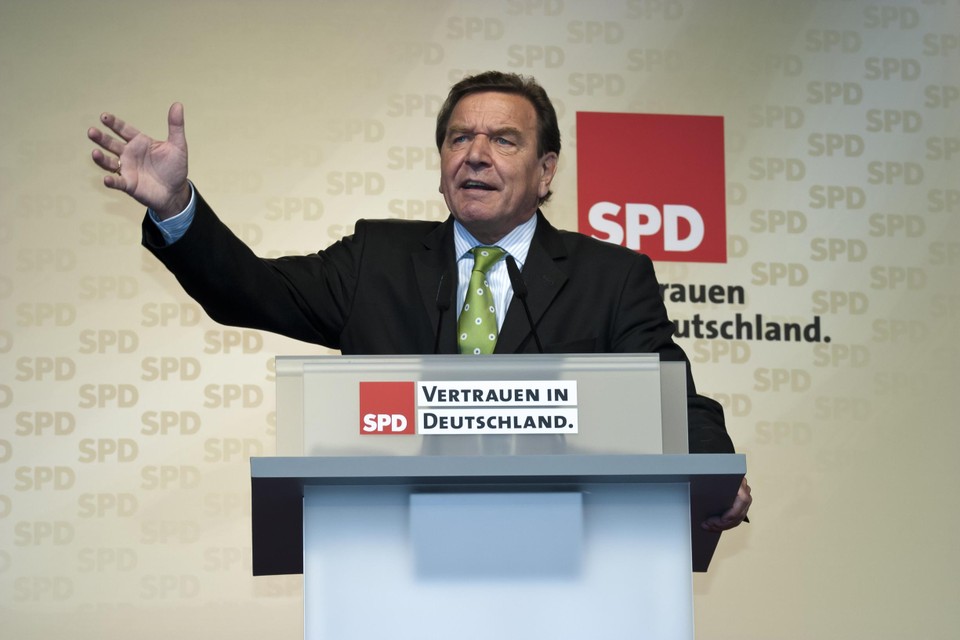 Gerhard Schröder is de eerste bondskanselier ooit die zijn privileges ingetrokken zag. 