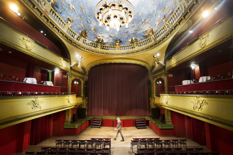 De theaterzaal van de Bonbonnière blijft voorlopig dicht. 