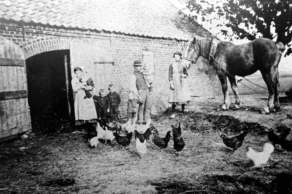 Historische foto van de familie Vink aan de Pannenweg uit Siebengewald. 