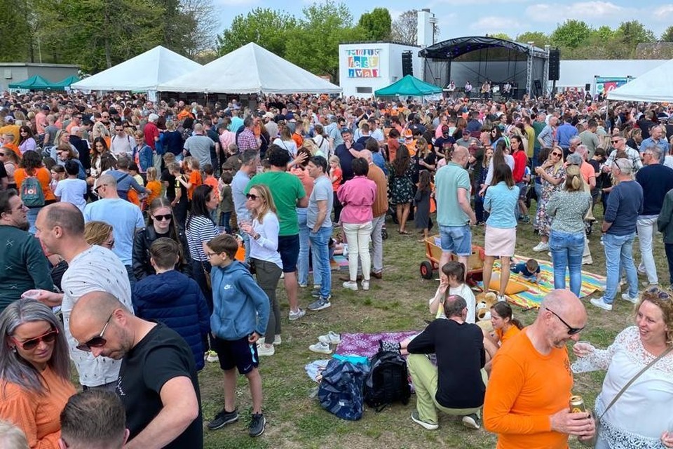 Na vier mislukte edities kon het Parkfestival in Sittard met ruim achtduizend bezoekers ditmaal rekenen op een ‘volle bak’. 