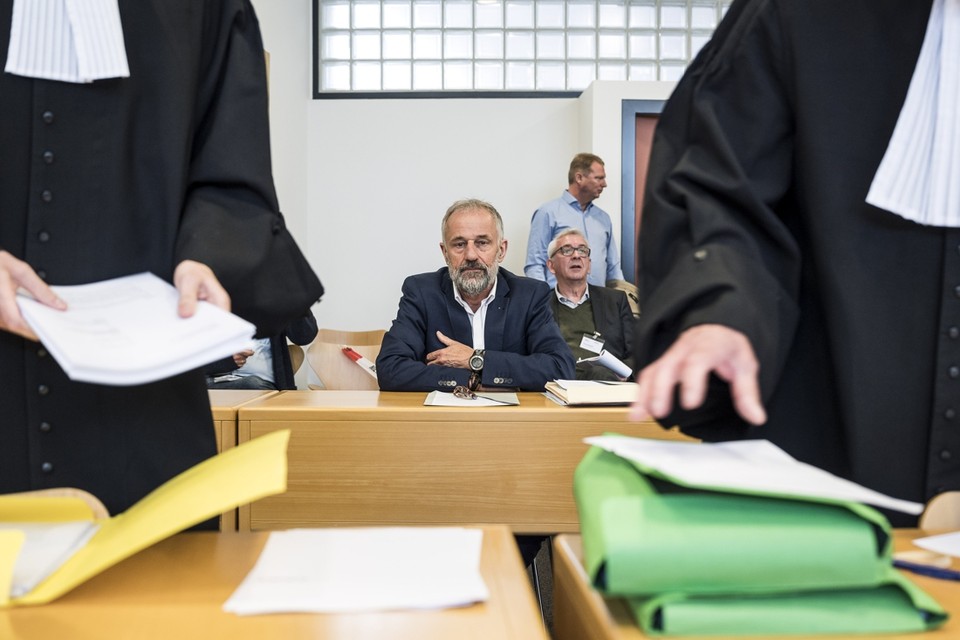 Burgemeester Jos Heijmans in de rechtbank in Roermond waar een kort geding van hem dient tegen de gemeente Weert 