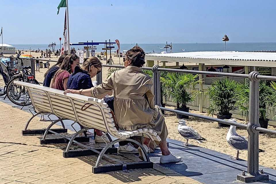 De meeste toeristen bezoeken Oostende vanwege het strand. 