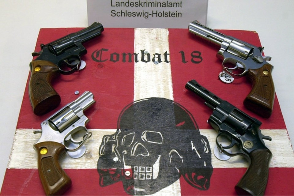 Archiefbeeld: Bij een eerdere inval bij Combat 18 werden al eens wapens in beslag genomen. 