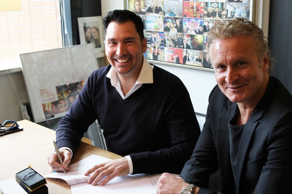 Guido Weijers (links) naast RTL-baas Erland Galjaard.
