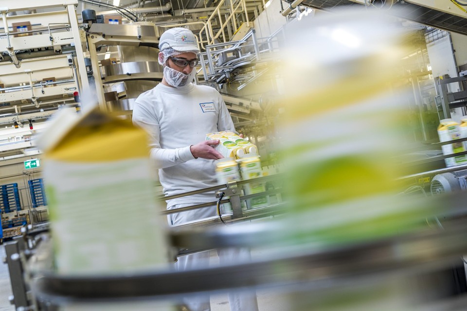 De stijgende prijzen worden veroorzaakt doordat de melkproductie in Europa terugloopt. 