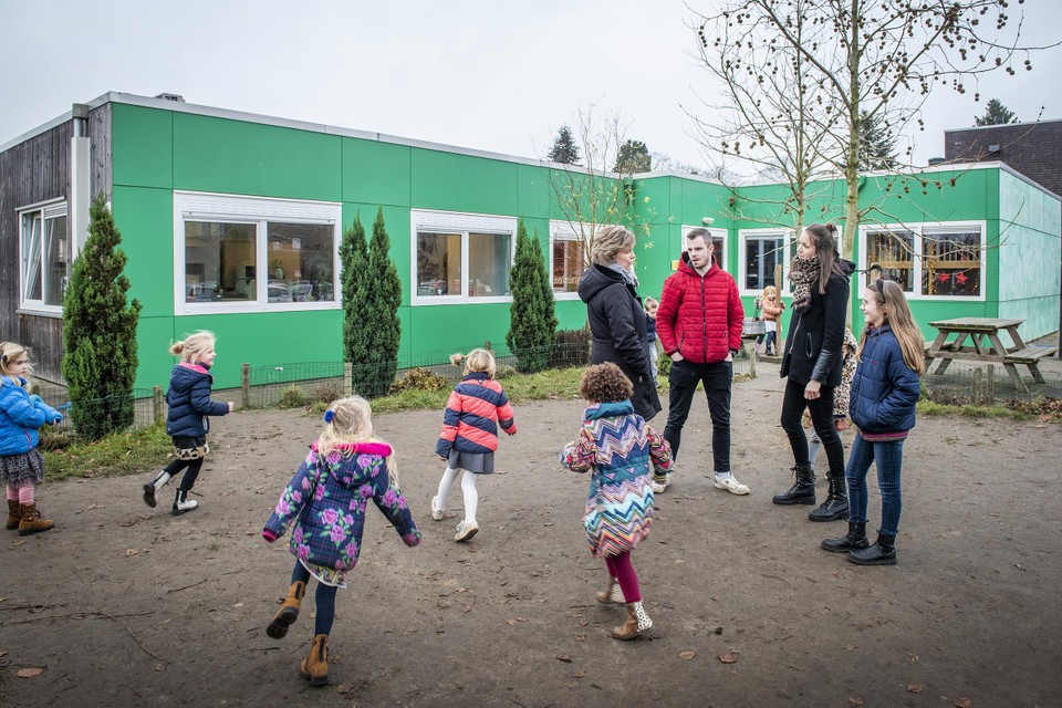 Basisschool De School in Maasbree vertoeft inmiddels al zes jaar in units (archiefbeeld 2021). 