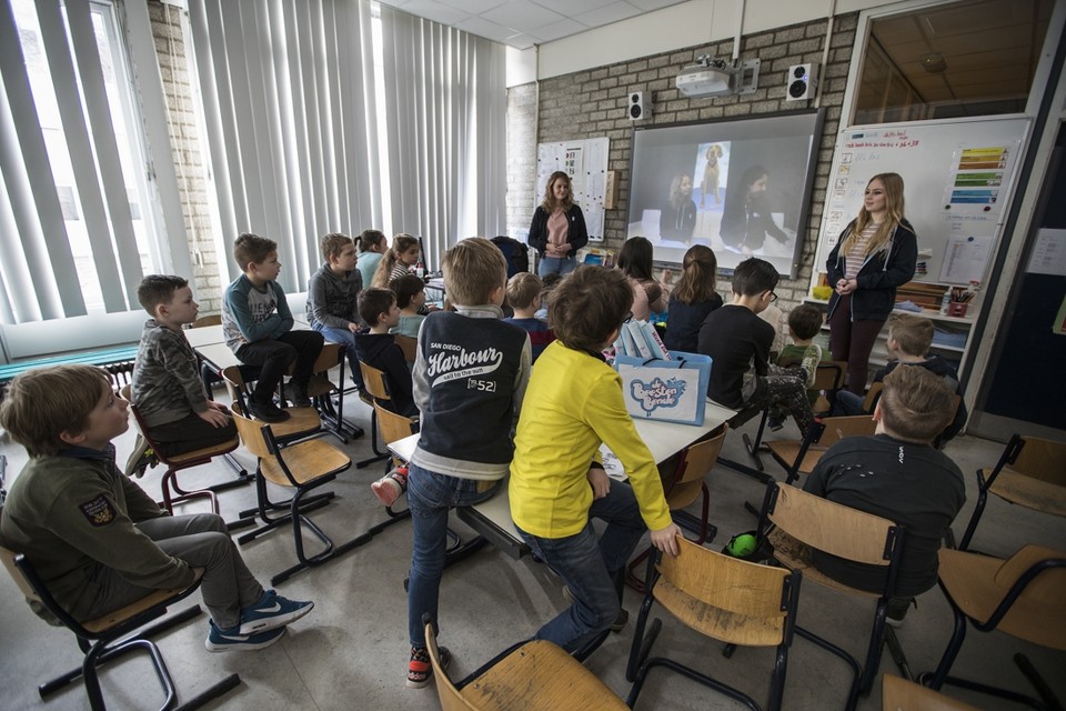 Leerlingen van de Kennedy basisschool in Maastricht kregen in 2018 uitleg over De Beestenbende. 