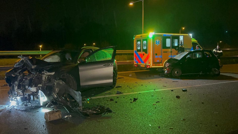 Ongeval met meerdere auto’s op de A2 bij Maastricht.