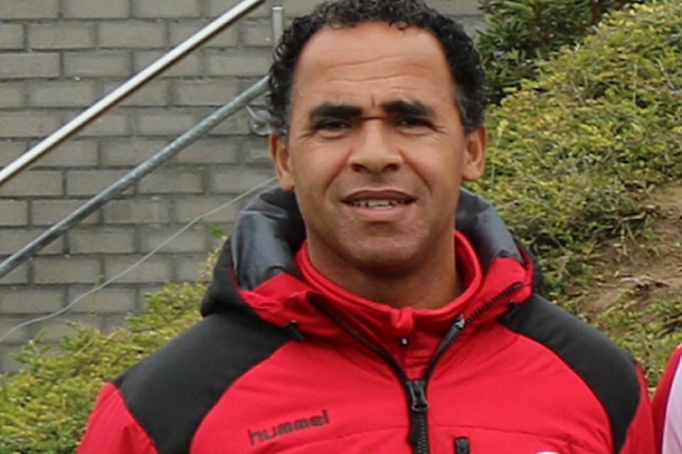 Scharn-trainer Anton Vriesde ging tijdens de Maastricht Champions Trophy over de schreef.  