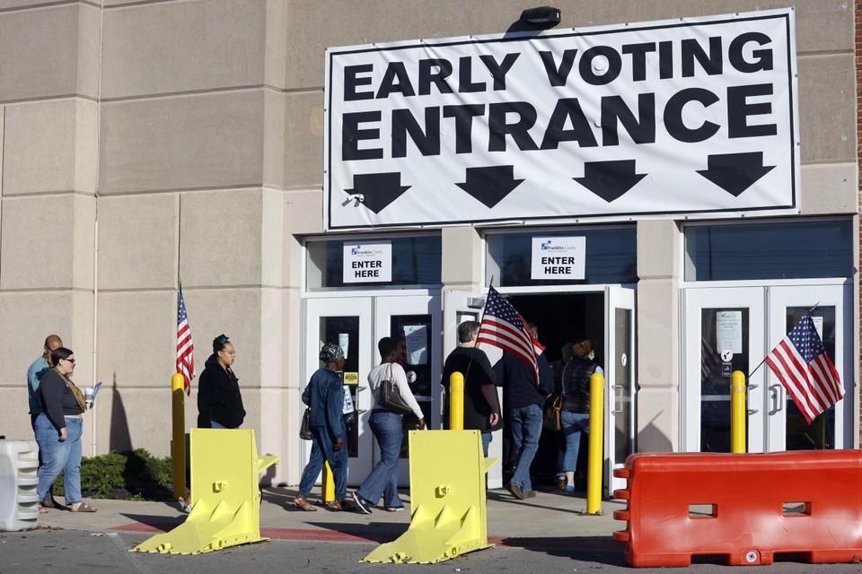 Kiezers staan in de rij in de staat Ohio om vroegtijdig hun stem uit te brengen. 