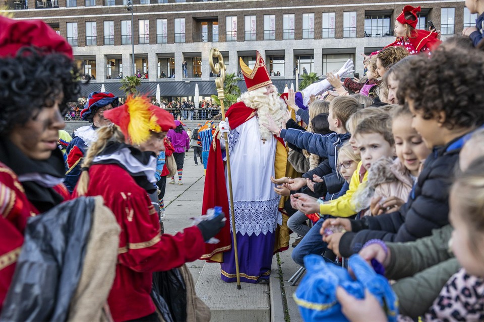 Sinterklaas komt aan in Venlo. 