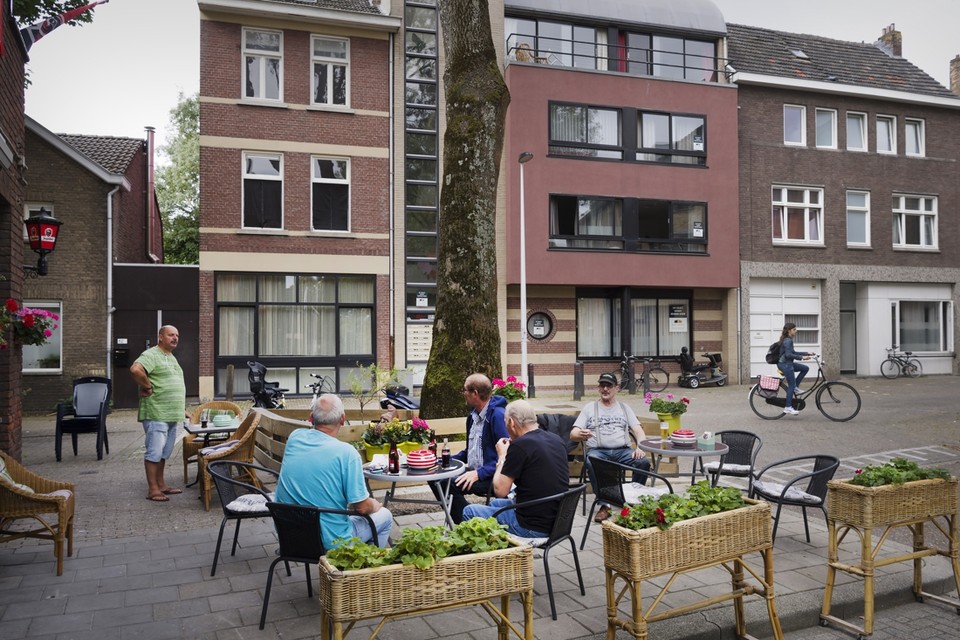 Enkele panden die moeten verdwijnen voor de Blauwe Loper. 