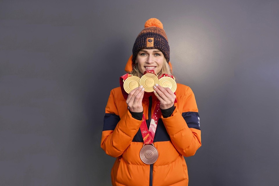 Irene Schouten met haar drie gouden medailles. 