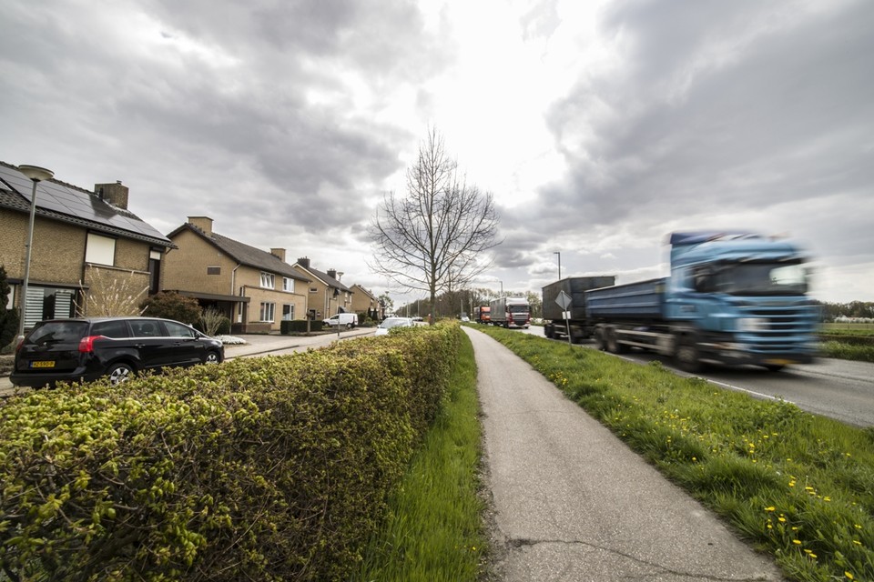 Inwoners van Holtum hebben steeds meer hinder van zwaar vrachtverkeer. 