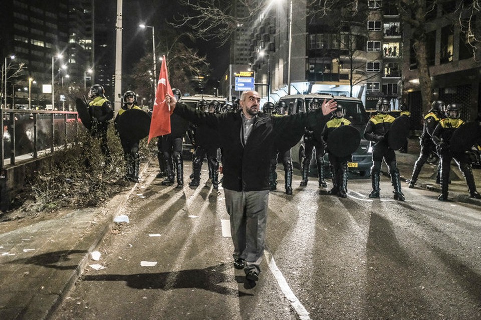 De uit de hand gelopen demonstratie in Rotterdam.
