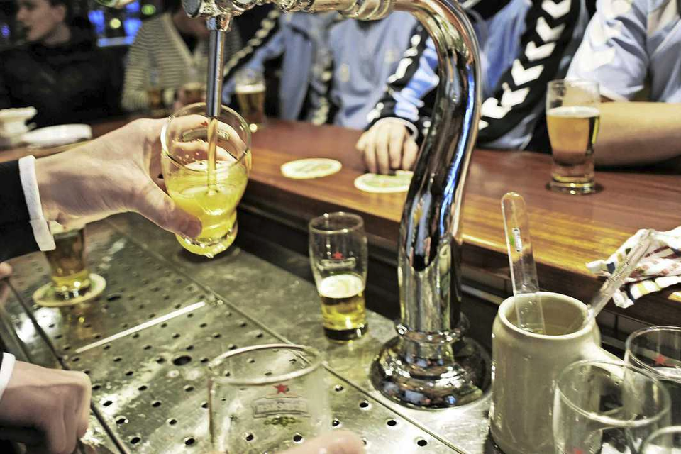 Bier in de sportkantine, ter illustratie.  