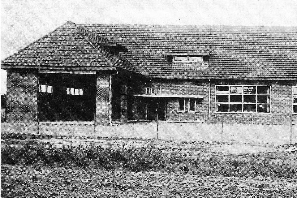 De Hubertusschool in Genhout in 1932. 