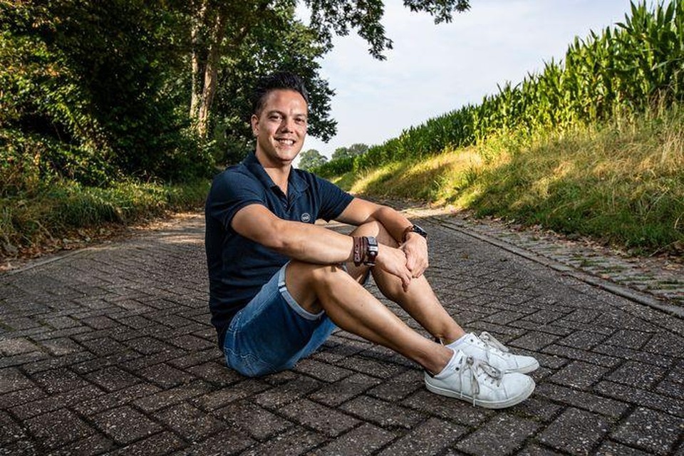 Nathan de Jong op de plek waar hij een hitteberoerte kreeg tijdens de triatlon van Holten. 