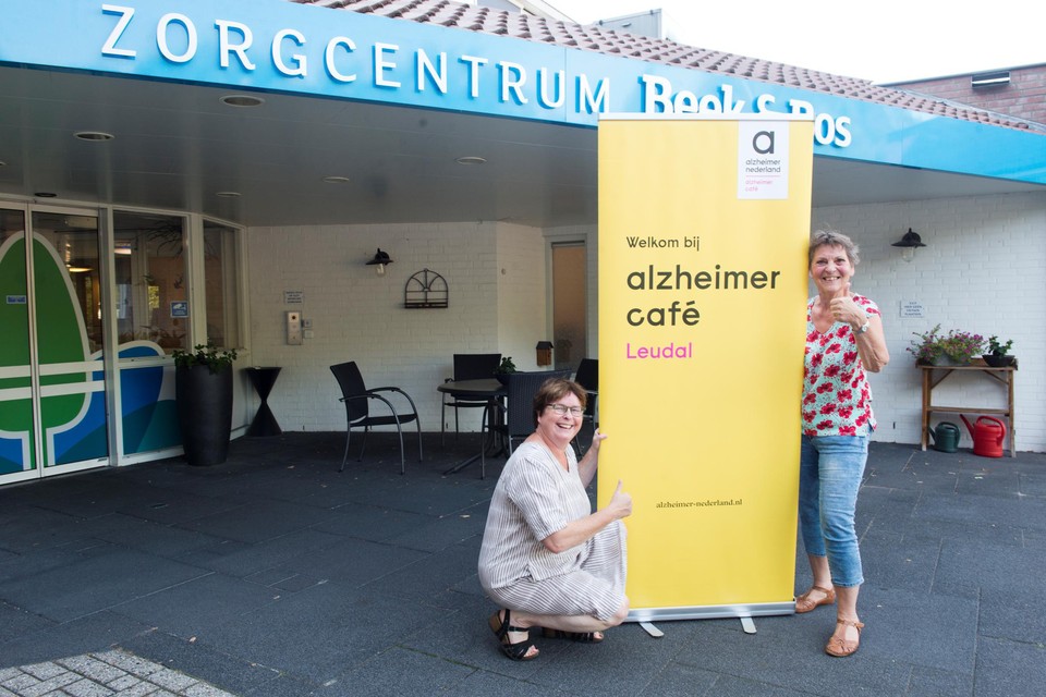 Marja Pijpers en Yvonne van Zutphen zijn al pakweg zeven jaar als vrijwilliger bij Alzheimer Café Leudal betrokken.  