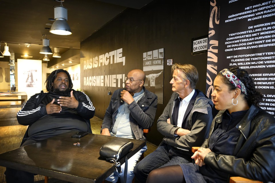 Van links naar rechts: Raenys Martis, Walther Bourne, Chris Baltussen en Aytmara Hersisia. 