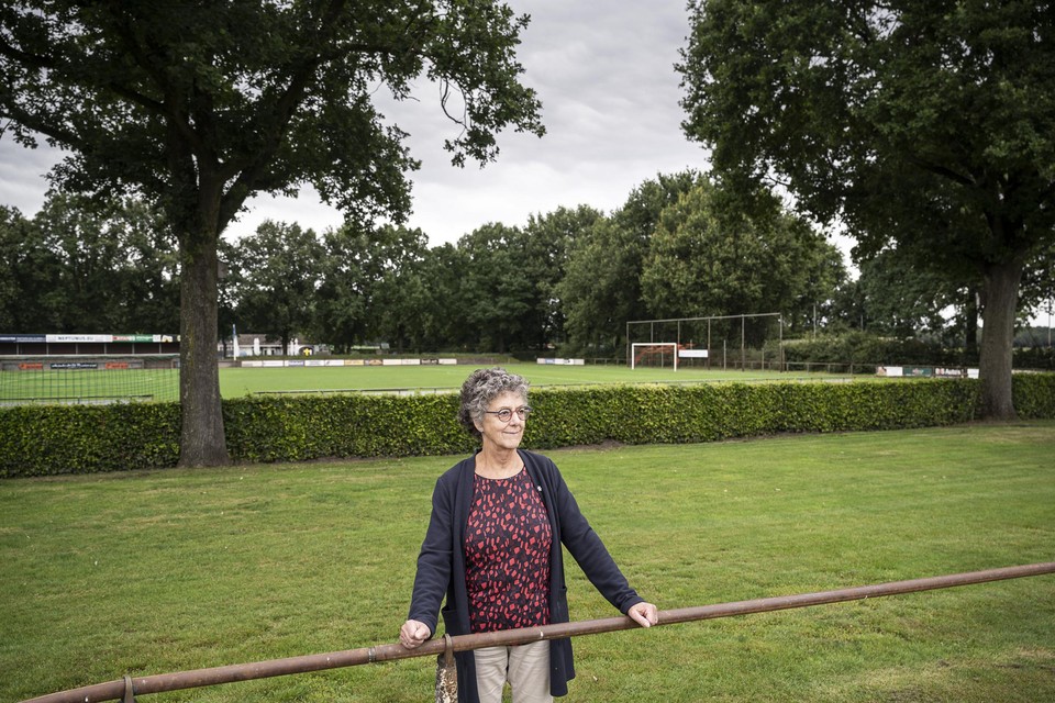Marieke Kortenhorst is een van de tegenstanders van de gekapte bomen en de andere veranderingen op Sportpark ’t Maasveld.
