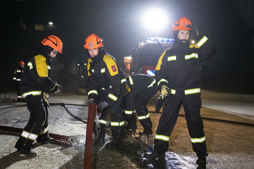 Training van de jeugdbrandweer in Nederweert. 
