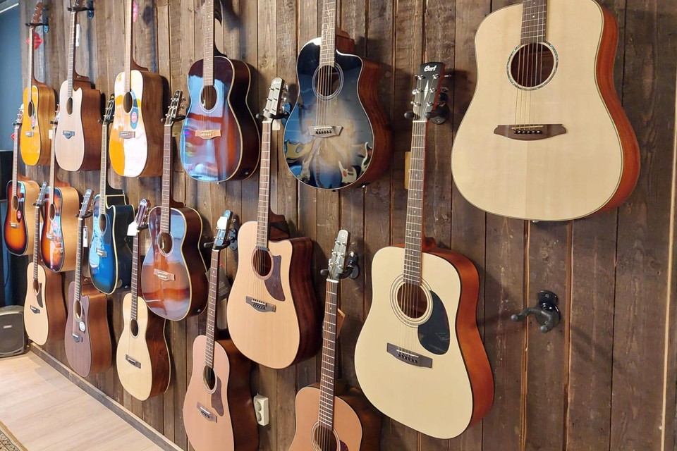 Een fysieke plek om gitaren te kopen in Roermond blijft behouden.
