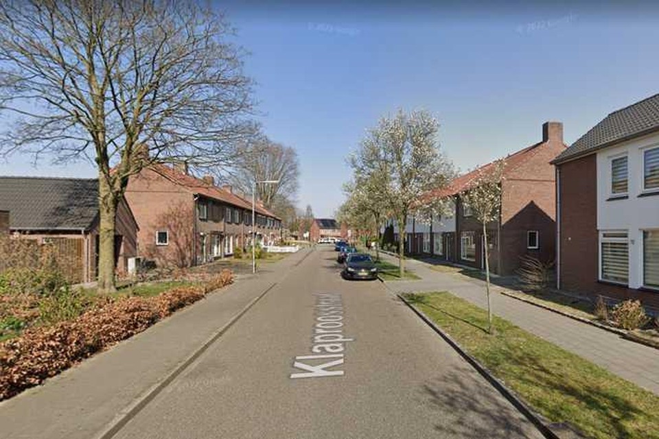 De Klaproosstraat in Asten, waar een vrouw in de nacht van vrijdag op zaterdag is doorgestoken. 