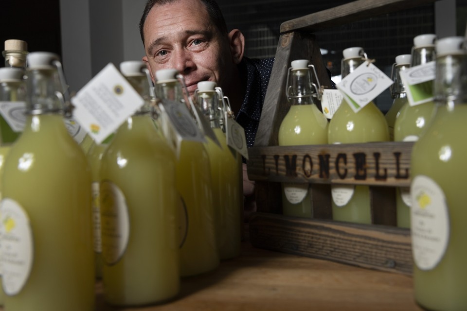 Bram Doorakkers wil het maken van limoncello groots aanpakken. 