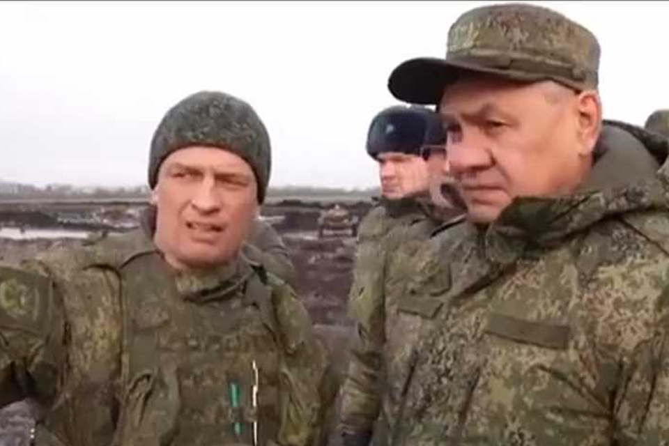 vervolgens Bewijs Sovjet TERUGLEZEN | 'Russische minister van Defensie duikt op in Oe... - De  Limburger Mobile