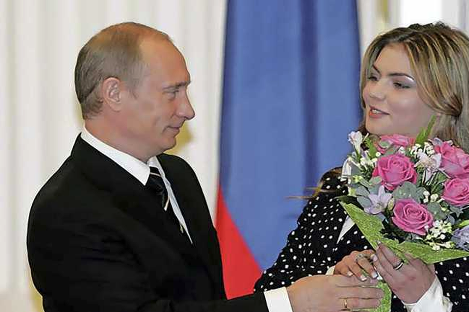 Vladimir Poetin en de ’geheime minnares’ Alina Kabaeva tijdens een ontmoeting. 
