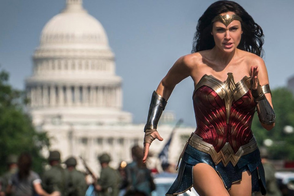 Wonder Woman moet opnieuw de wereld redden. 