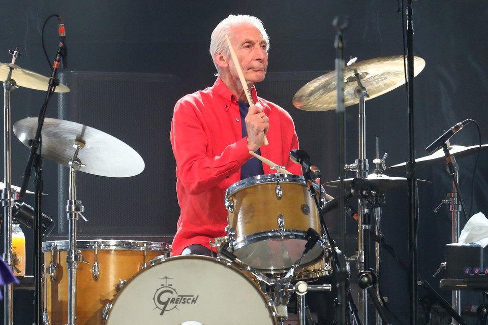 Charlie Watts, drummer van de Rolling Stones, is op 80-jarige leeftijd overleden. 