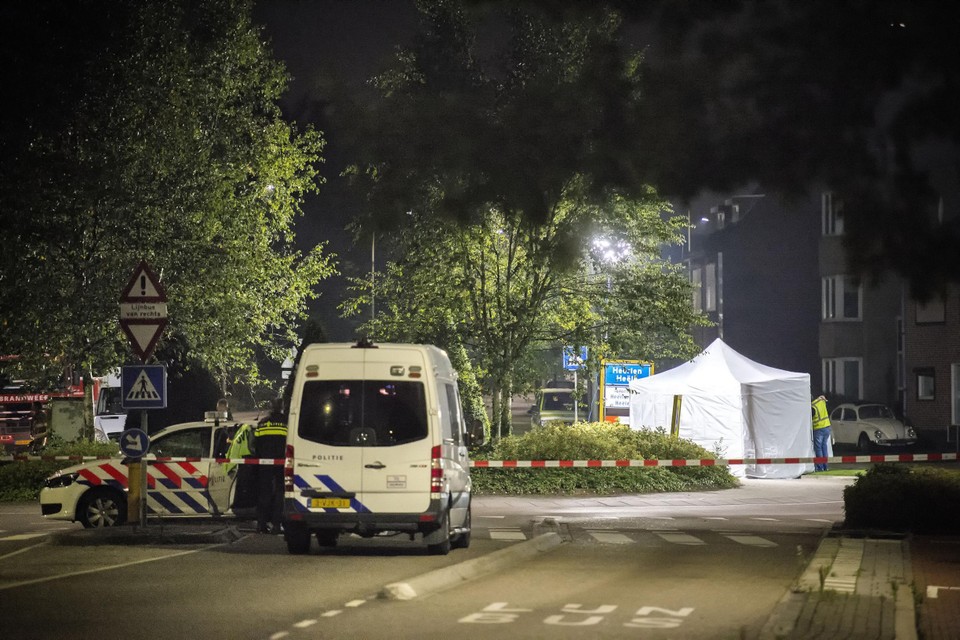 Onderzoek op de plaats delict in Brunssum, waar op 25 september 2015 Sven Prins is doodgeschoten.