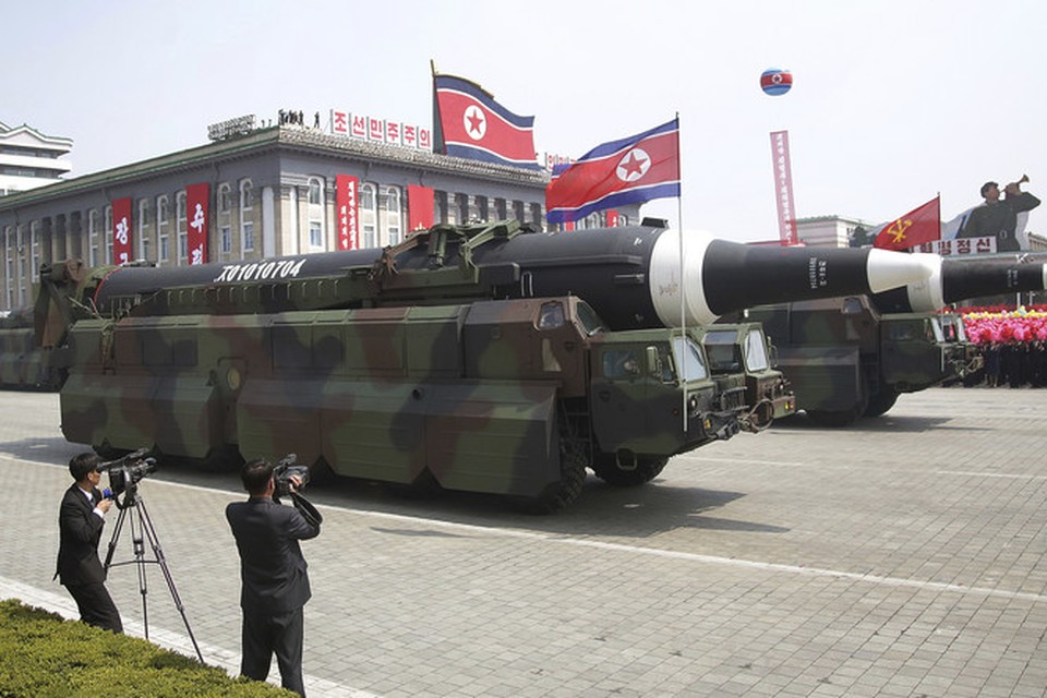 Noord-Korea toonde vandaag de intercontinentale ballistische raket KN-08 die volgens militair analisten op termijn het Amerikaanse vasteland kan bereiken.
