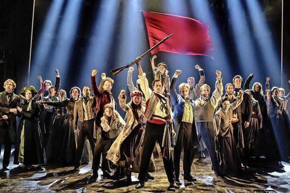 Na bijna vijftien jaar is de hitmusical Les Misérables weer terug in Nederland. De première vond zondag plaats in Carré.