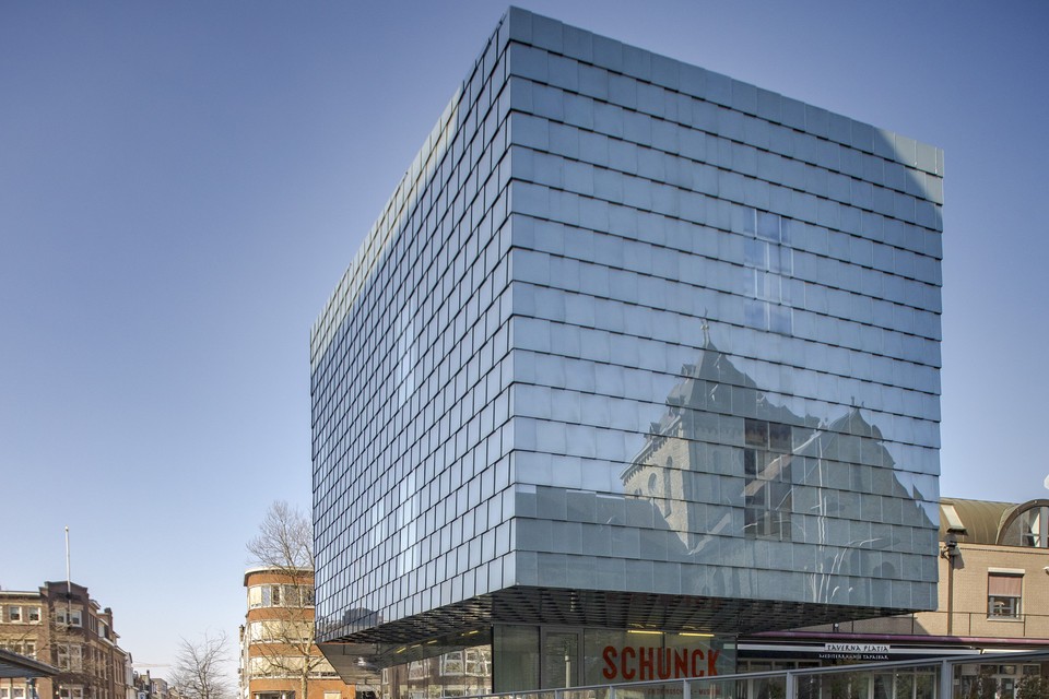 Met het Glaspaleis als hoofdverblijf is Schunck prominent aanwezig in de binnenstad van Heerlen. 