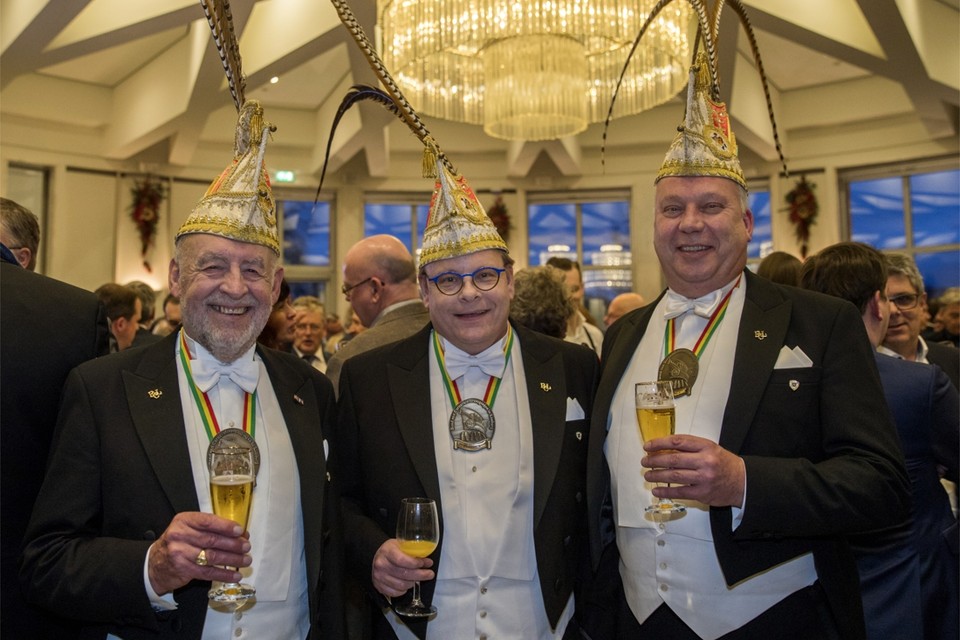 Hennie Boks, Hubert Schunken en Marc Kompier van de Bond van Carnavalsverenigingen Limburg. 
