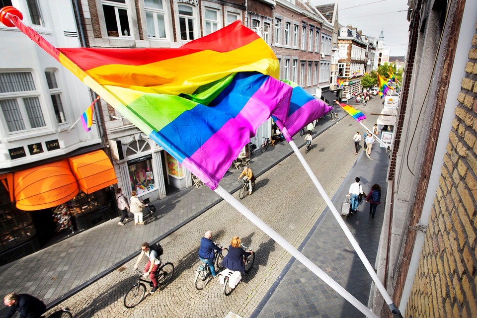Een regenboogvlag tijdens de Roze Zaterdag in Maastricht in 2015.