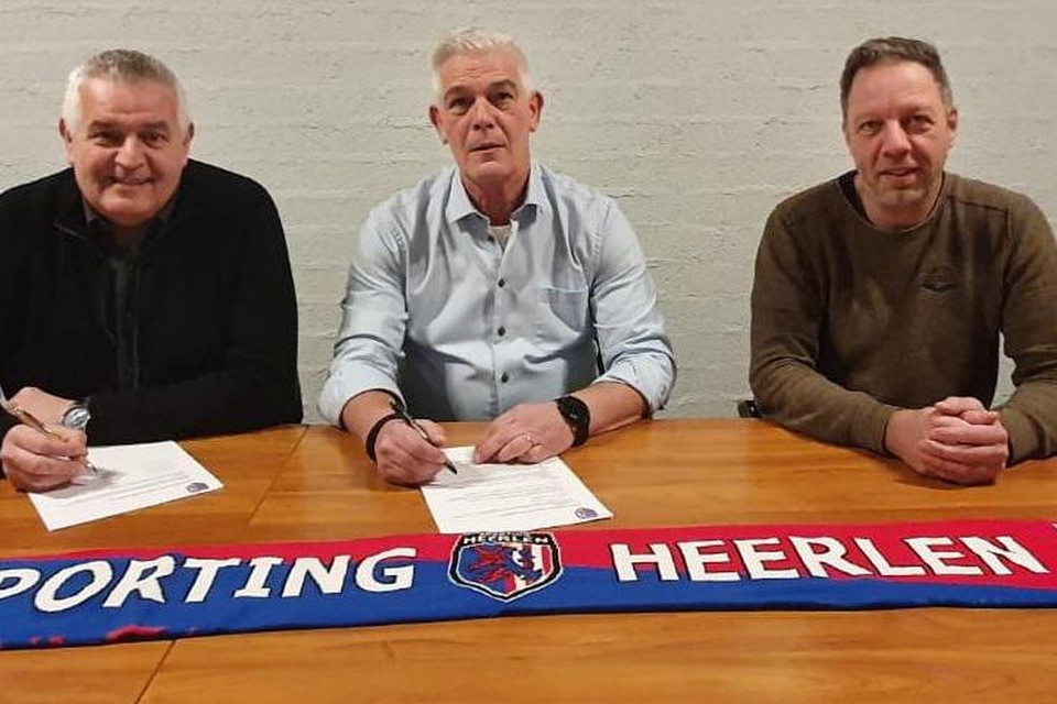 Ger Vroomen (midden) vertrekt na één seizoen alweer bij Sporting Heerlen. 