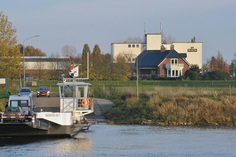 De brouwerij van Hertog Jan in Arcen, die met een dijk beschermd gaat worden. 