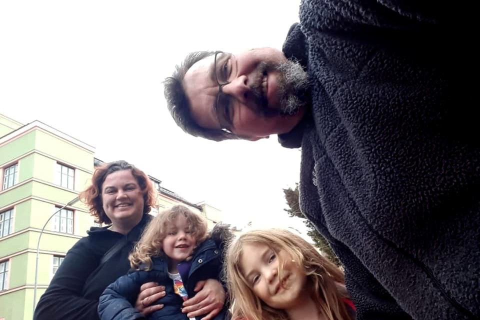 Franka en Harold vertrokken met de kinderen Heidi en Marin naar Malta in Oostenrijk. 