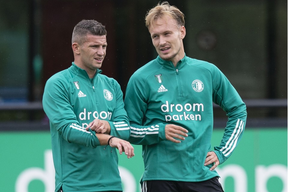 Bryan Linssen (l) en Mark Diemers tijdens de eerste officiële training van Feyenoord. 